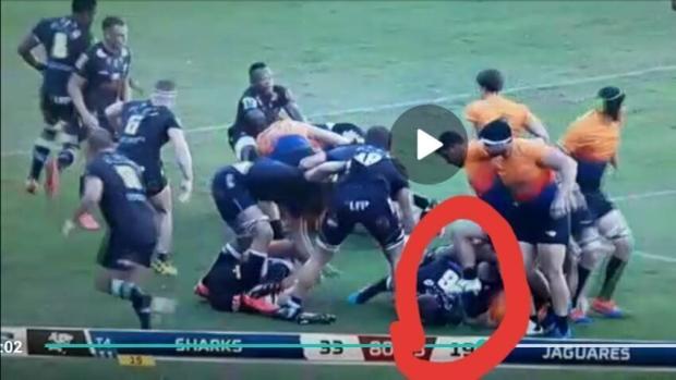 Santiago-Socino-stamps-on-Craig-Burden's-head