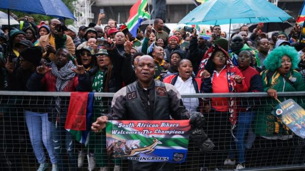 PICTURES AND VIDEOS: Thousands brave cold, rain to welcome Boks