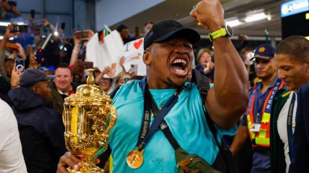 PICTURES AND VIDEOS: Thousands brave cold, rain to welcome Boks