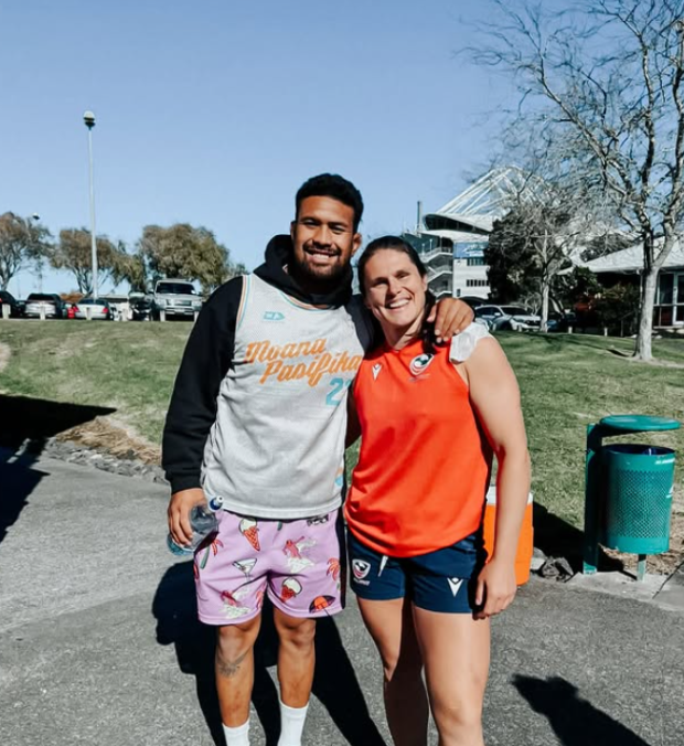 PICTURES: Modern rugby icon meets Super Rugby legend