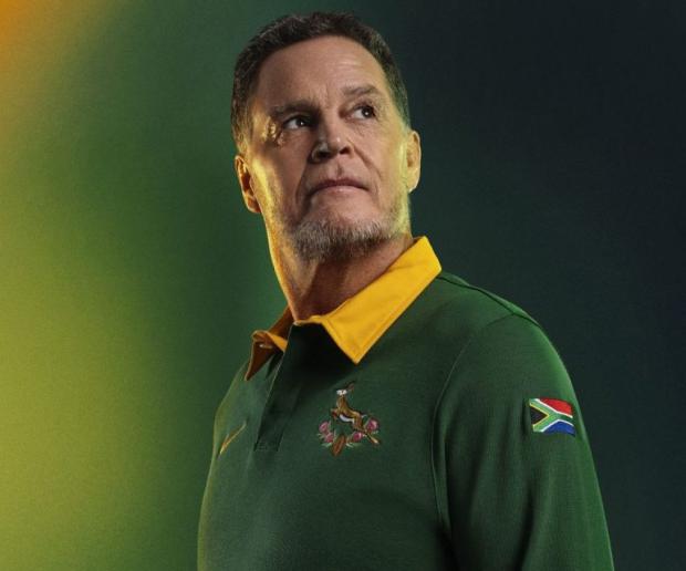 Rassie-with-old-jersey-2