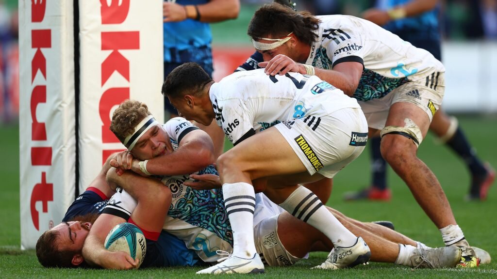 Chiefs edge Rebels with late try