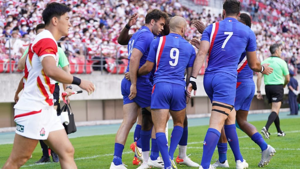 France survive heat to see off Japan