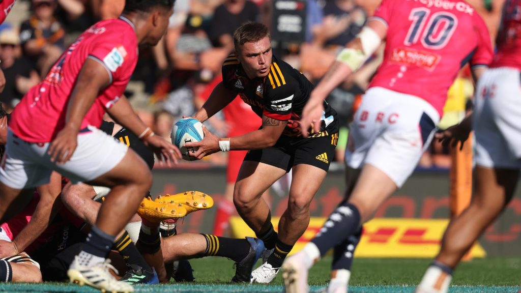 Chiefs stay 'perfect'; Crusaders bounce back