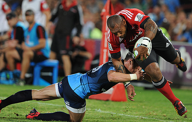 Bulls outmuscle Crusaders in cracker