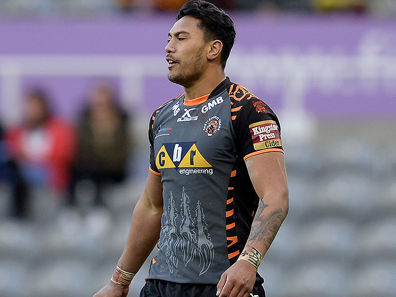 Solomona: Castleford seek damages against Sale