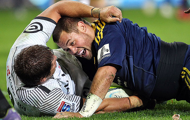 Highlanders smash sloppy Sharks