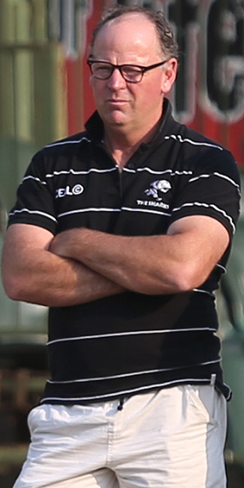 England search for 'proven coach'