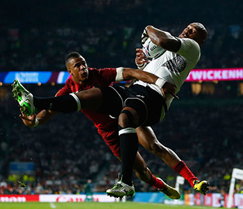 England finish strong to down Fiji