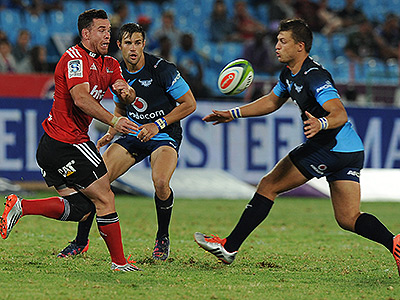 Bulls outmuscle Crusaders in cracker