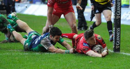 Scarlets reclaim top spot after edging Connacht